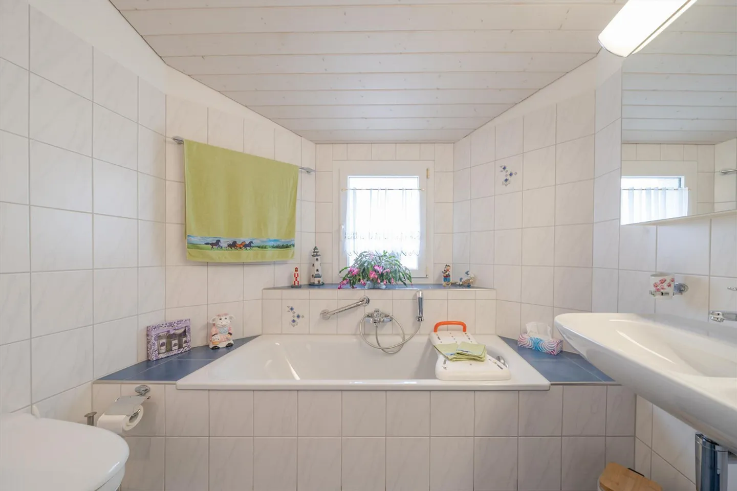 Charming family house with large garden - Photo 9 of 10