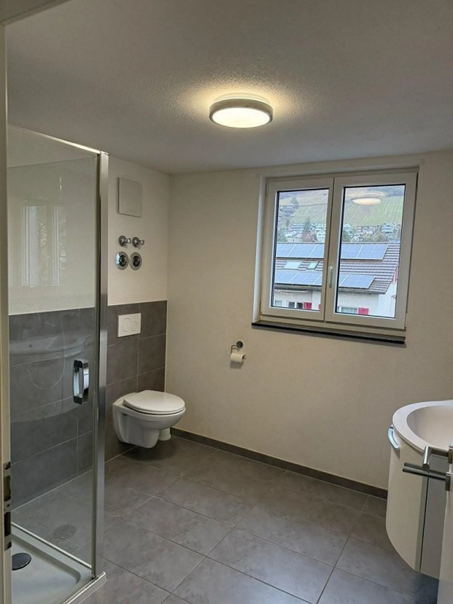 Modernes 3.5-Zimmer-Apartment - Foto 3 von 10