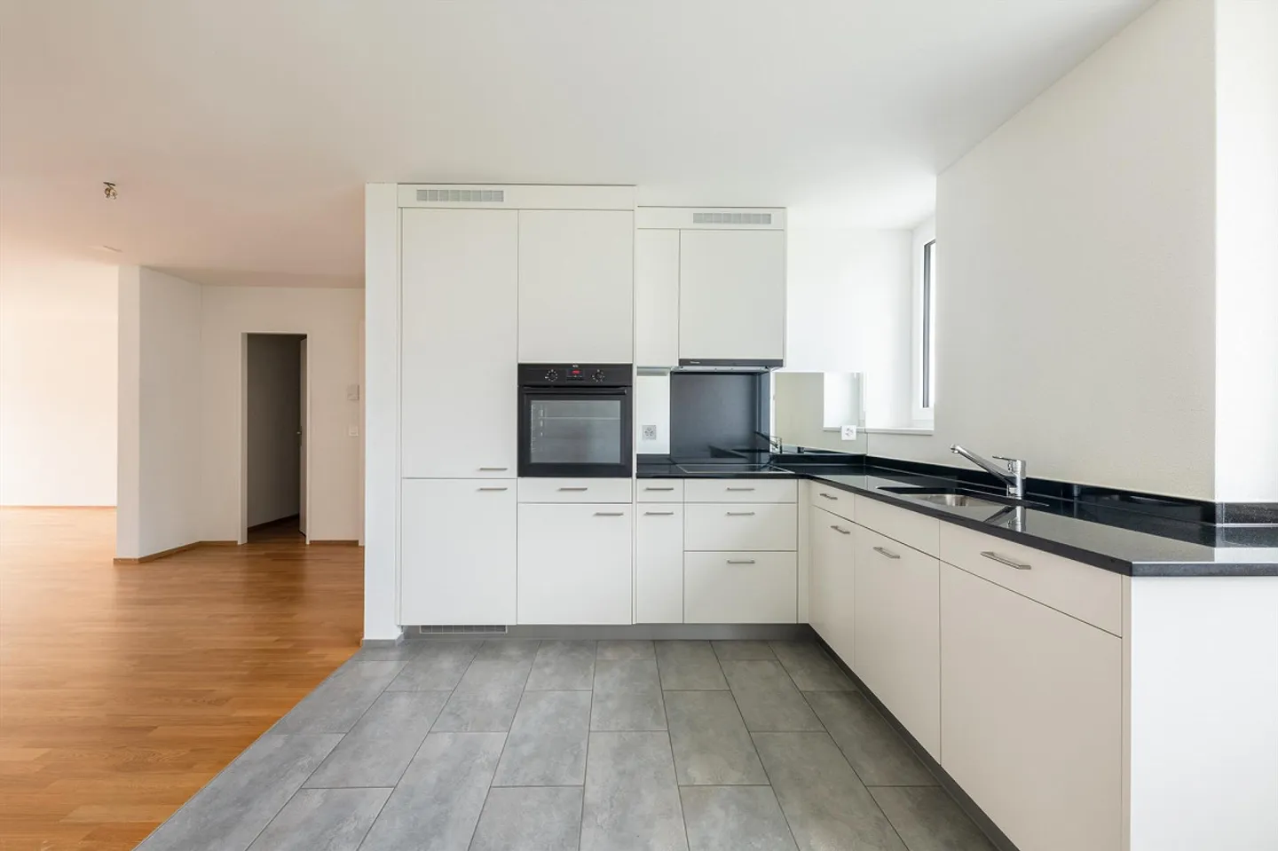 Cozy Apartment in the Center of Root - Photo 2 of 11