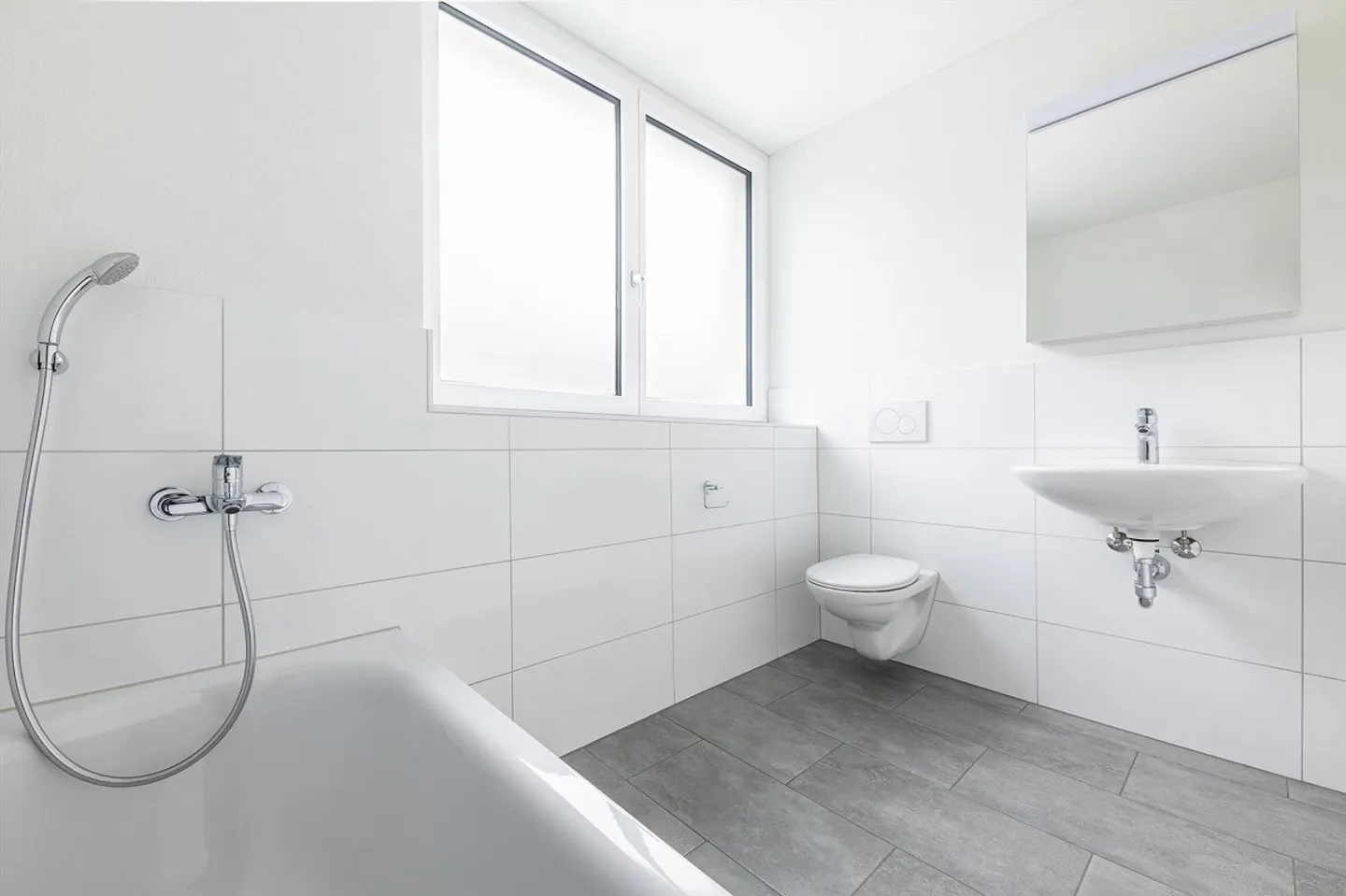 Cozy Apartment in the Center of Root - Photo 8 of 11