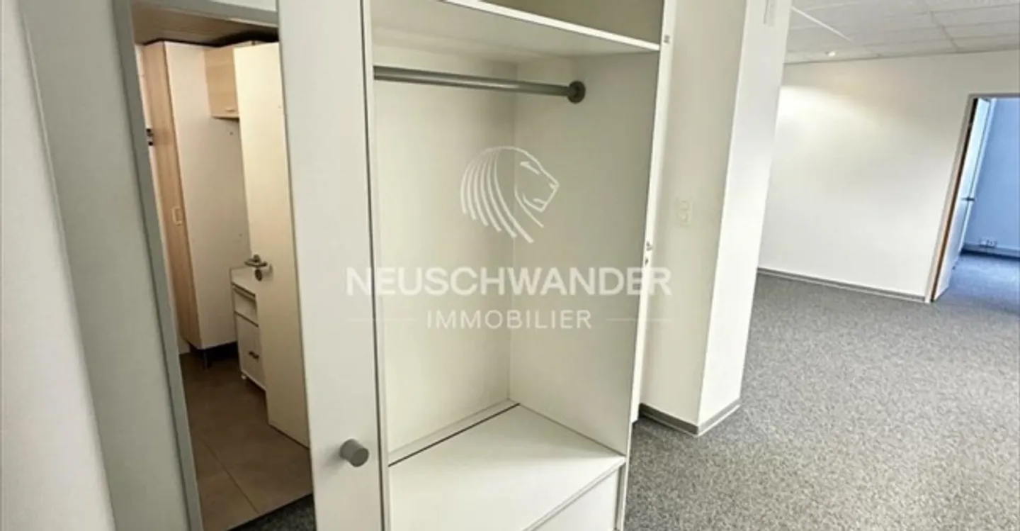 Commercial 5.5 rooms - Photo 1 of 6