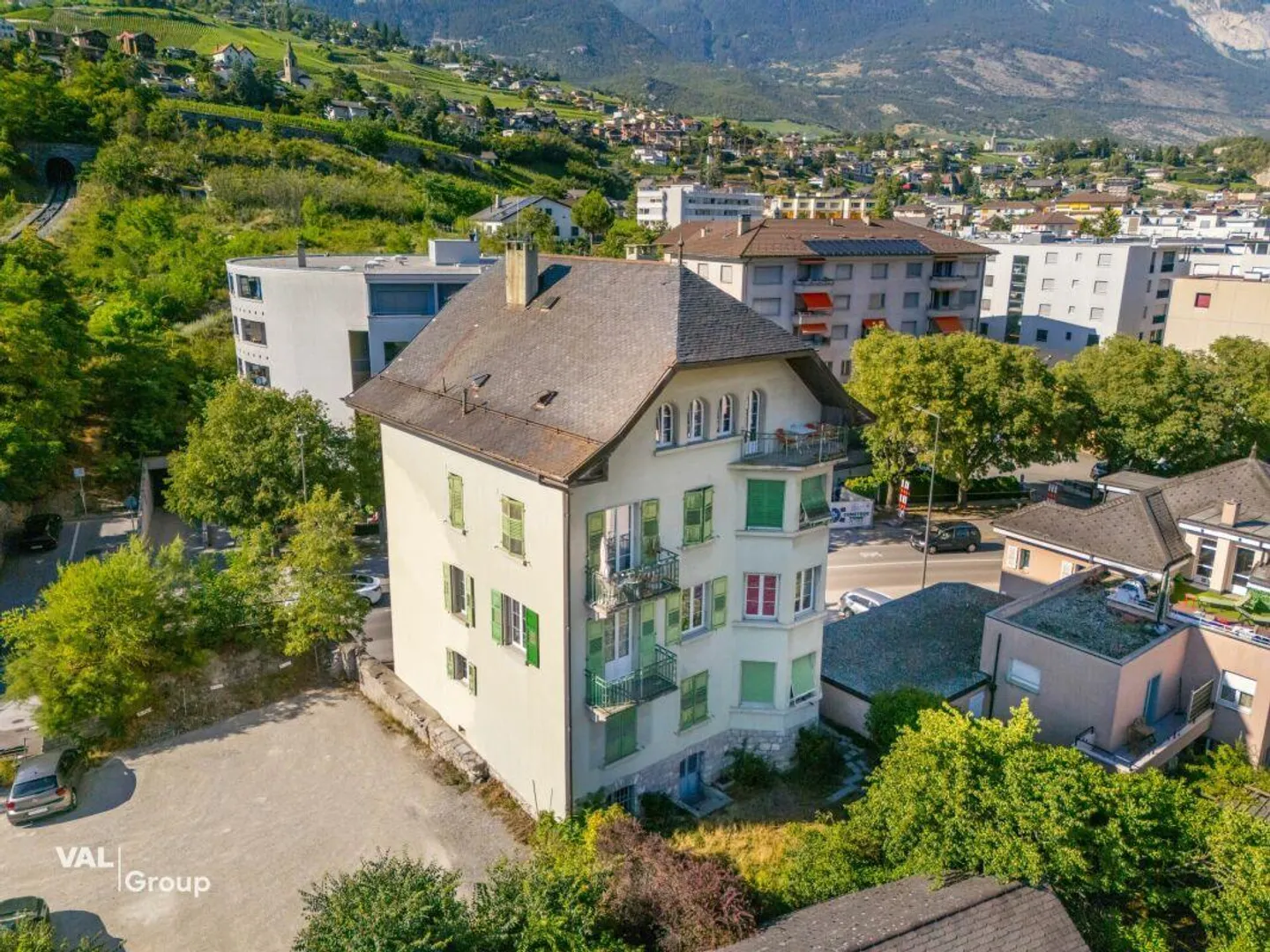 Fascino e spazio a pochi passi dal centro di Sierre - Foto 4 di 12