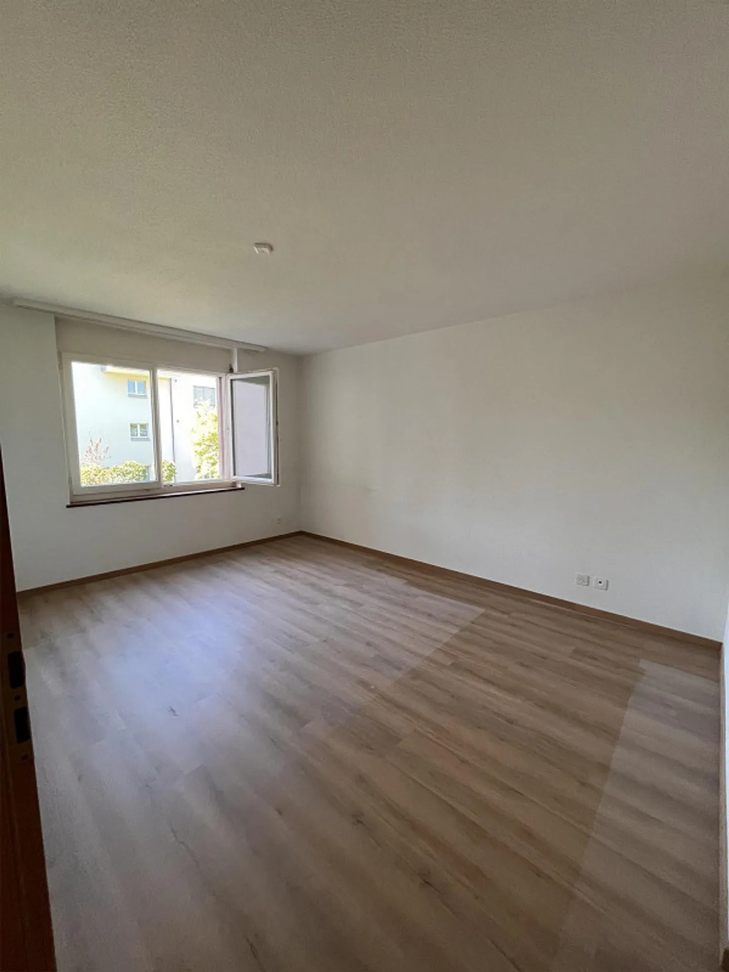 Cozy 2.5 Room Apartment for Rent in Koppigen BE - Photo 3 of 4