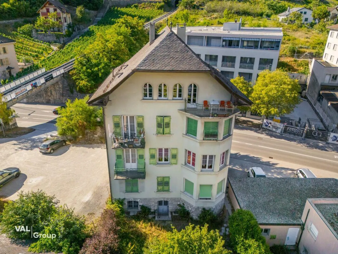 Fascino e spazio a pochi passi dal centro di Sierre - Foto 10 di 12