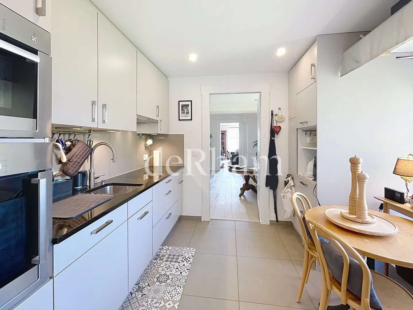 Appartement Charmant avec Vue sur le Lac - Photo 3 sur 13