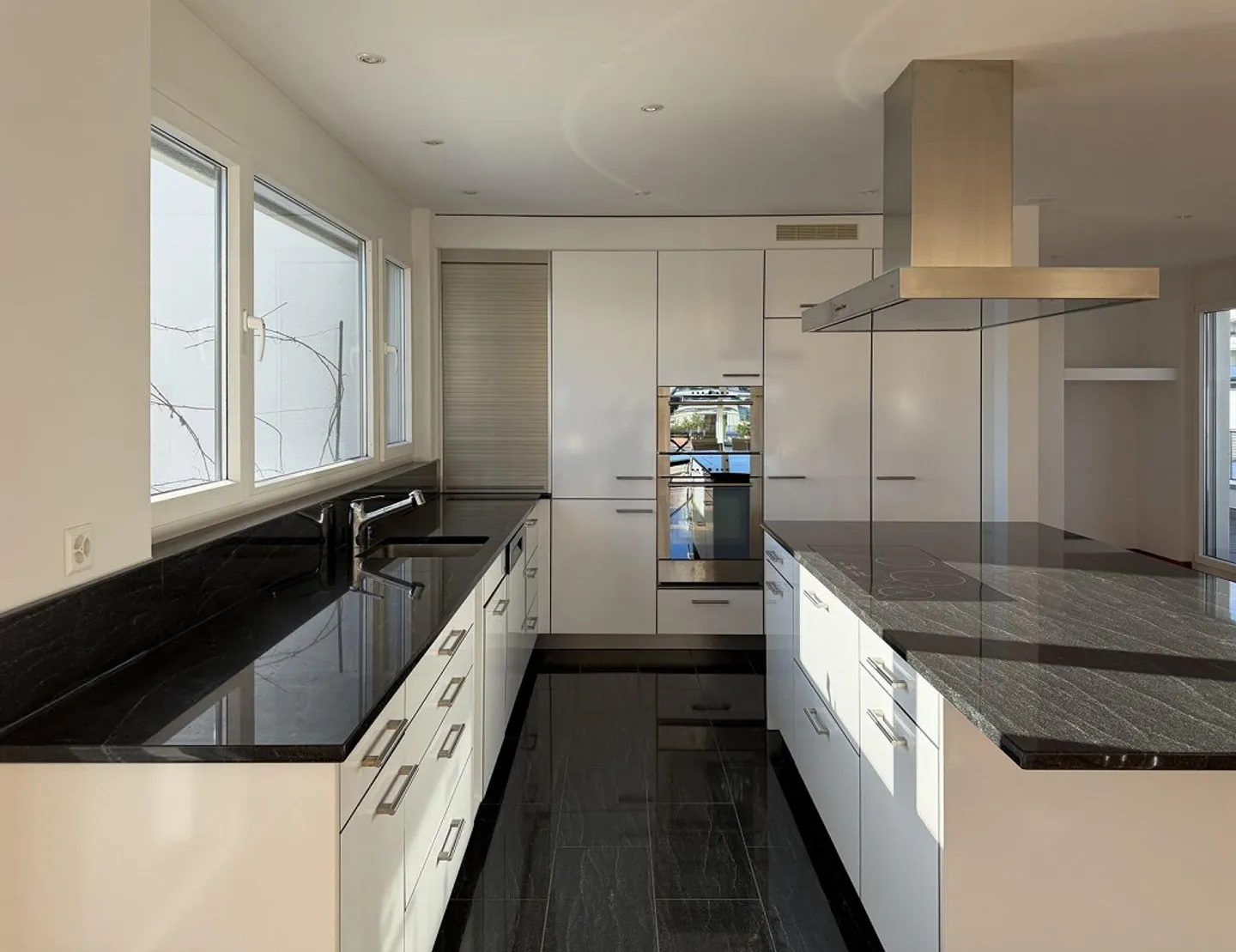 A Home to Arrive at: Light, Space, and Views - Photo 3 of 13