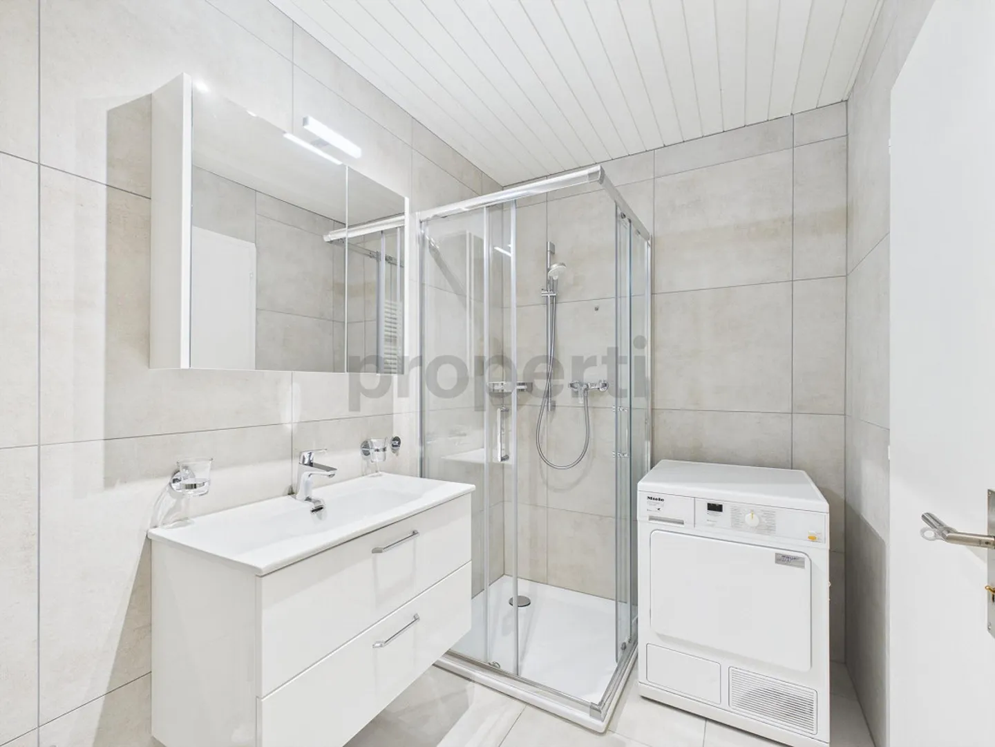 Exclusif & central : Appartement rénové de 3,5 pièces avec vue à 180° sur le lac de Constance... - Photo 11 sur 14