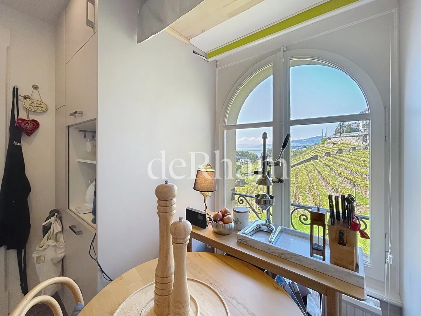 Appartement Charmant avec Vue sur le Lac - Photo 8 sur 13