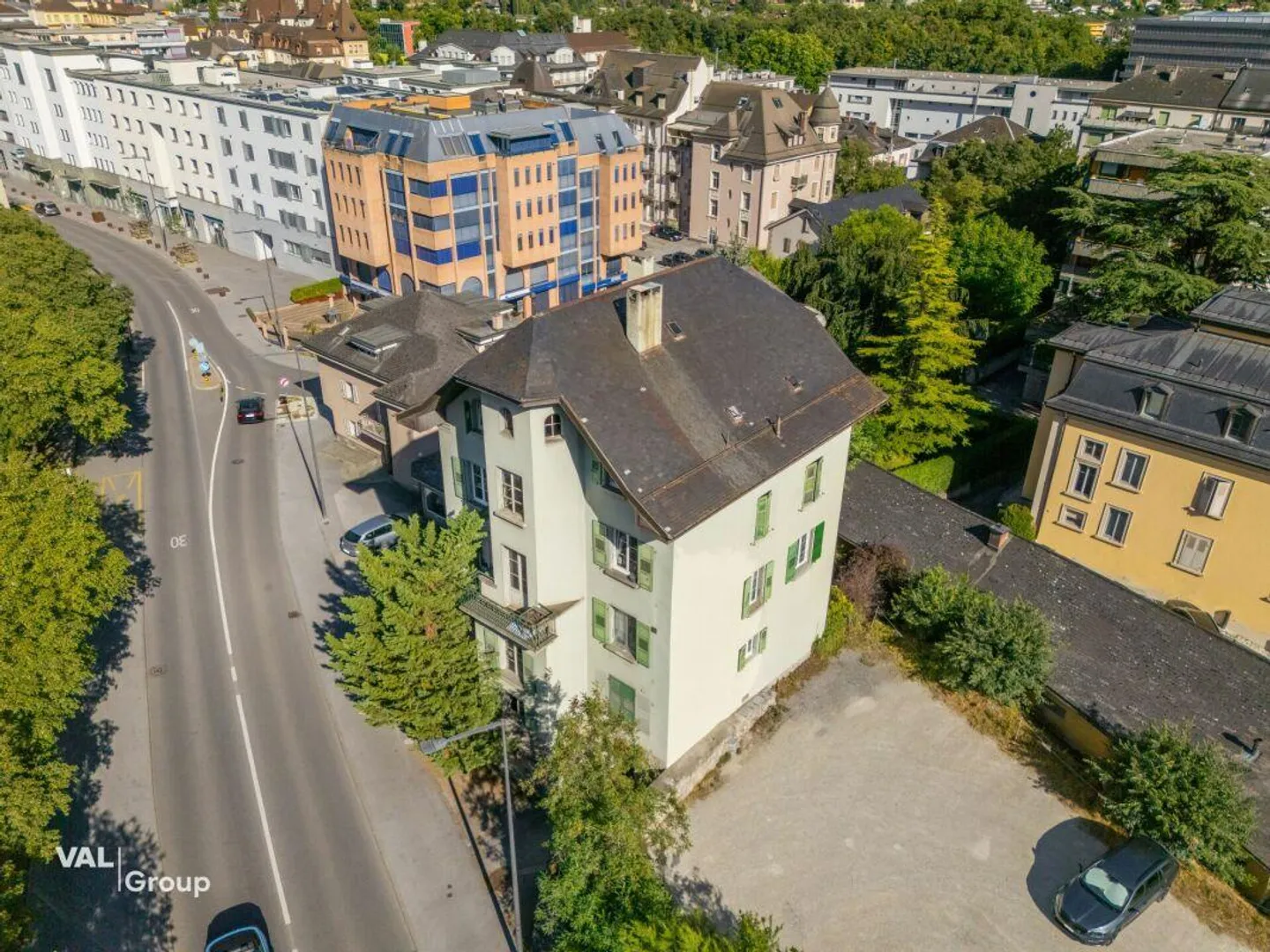 Fascino e spazio a pochi passi dal centro di Sierre - Foto 11 di 12