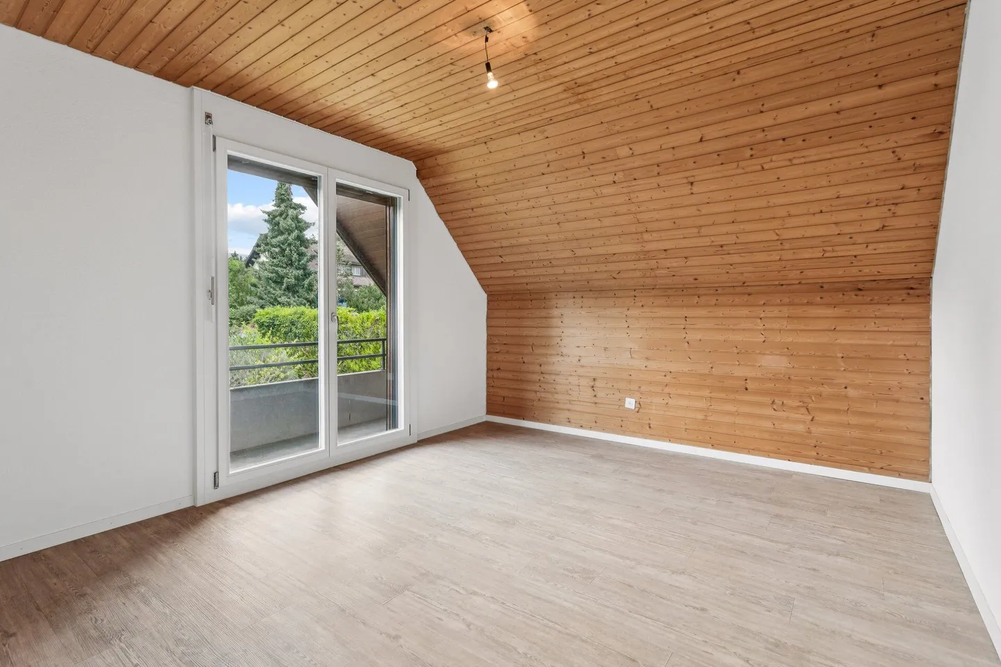 Charmantes Einfamilienhaus mit Grundstück - Foto 9 von 17