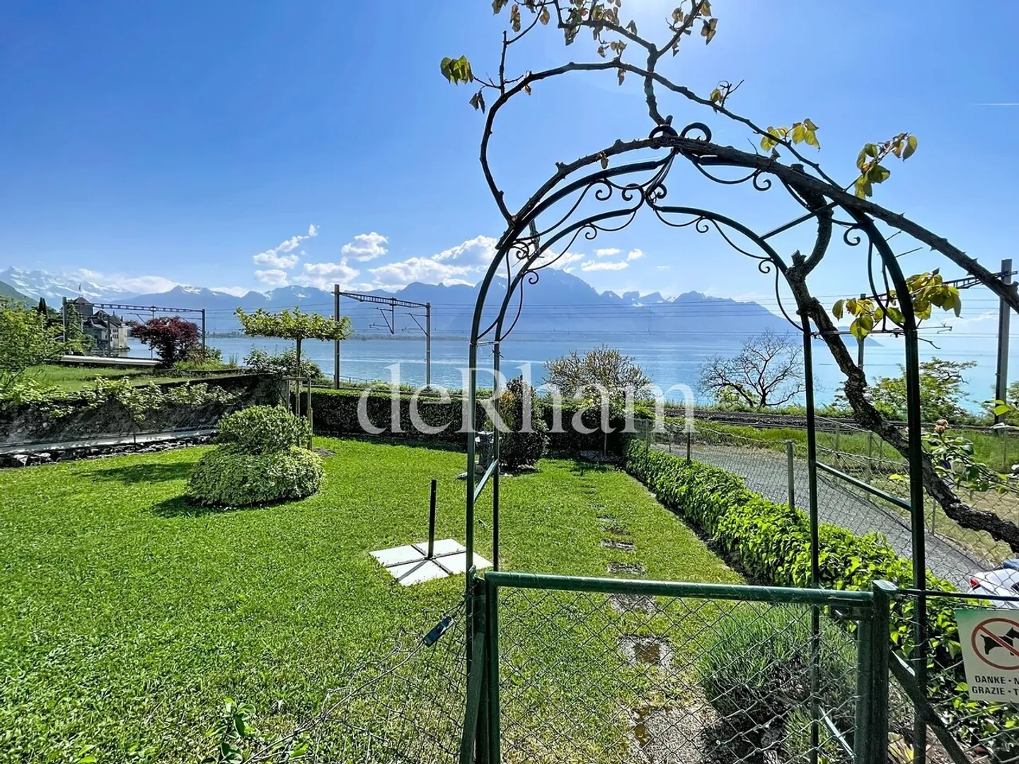 Appartement Charmant avec Vue sur le Lac - Photo 10 sur 13