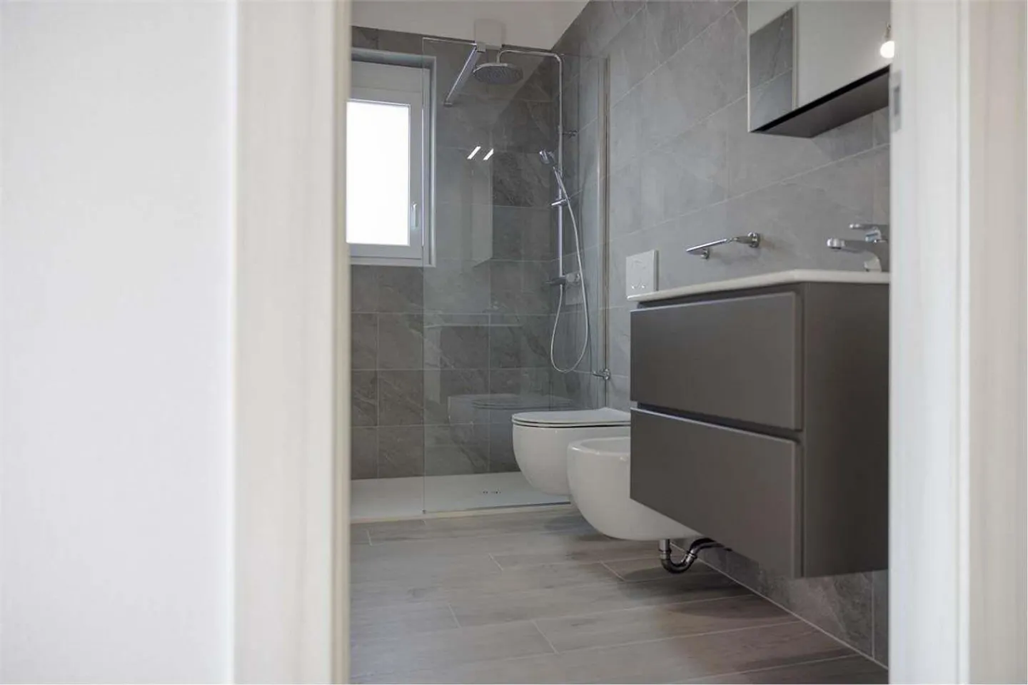 VILLA MINERGIE 4.5 ZIMMER IN SANT'ANTONINO - Foto 6 von 13