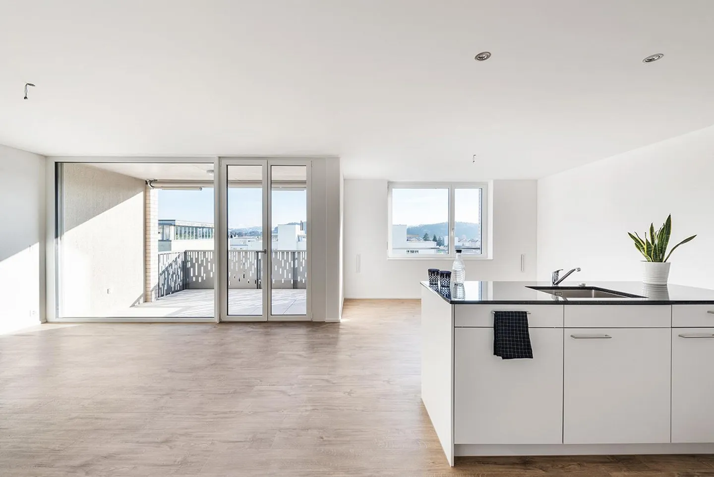 Modernes Attikawohnung mit Balkon - Foto 2 von 13