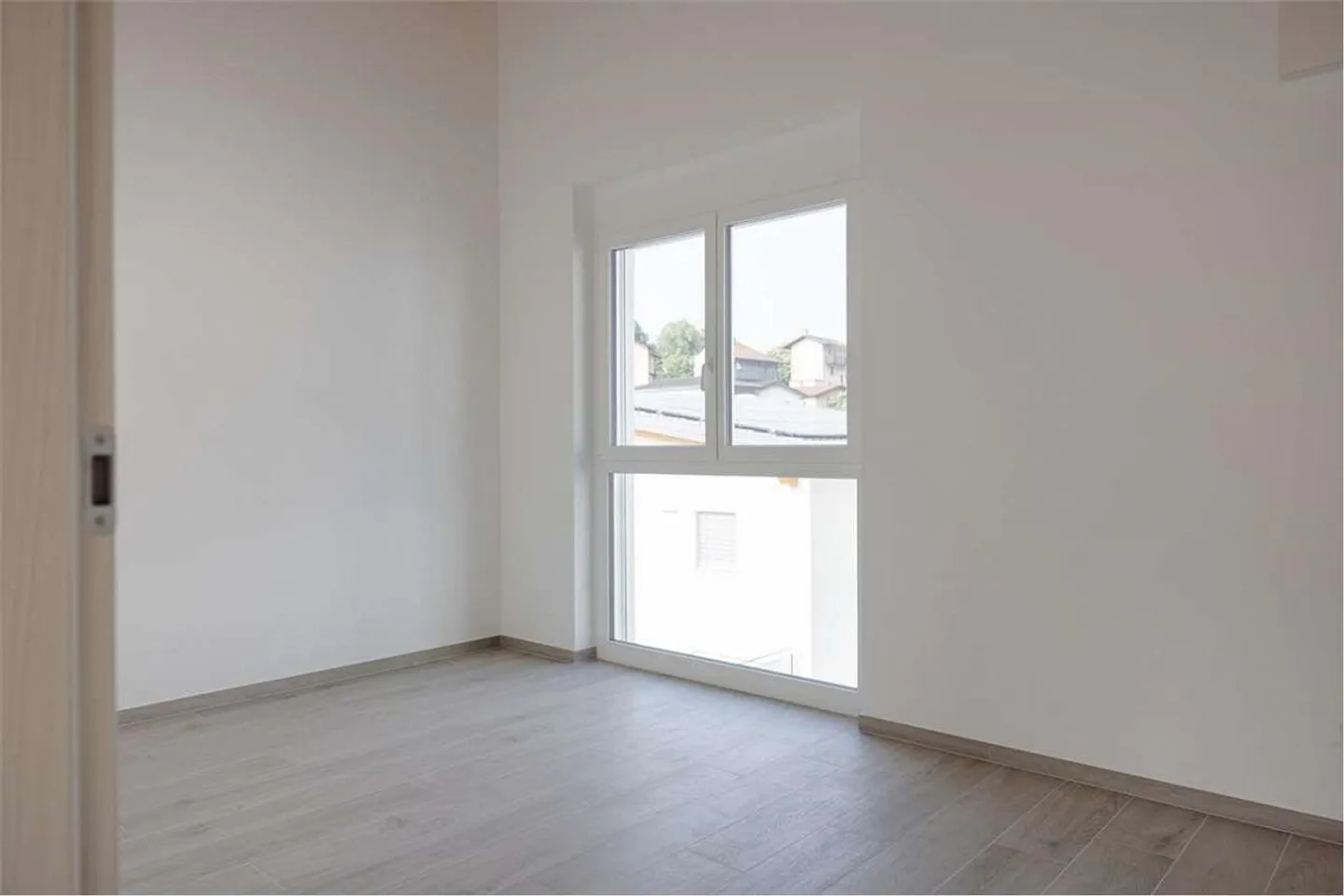 VILLA MINERGIE 4.5 ZIMMER IN SANT'ANTONINO - Foto 8 von 13