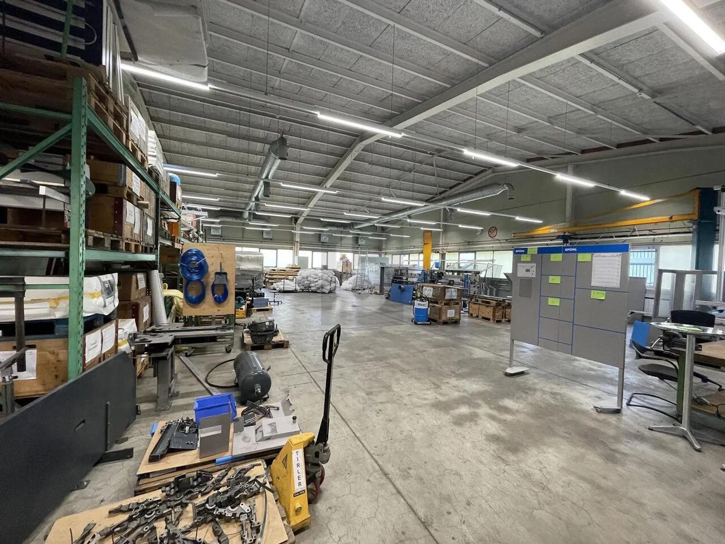 Geräumige Gewerbehalle - Foto 5 von 6