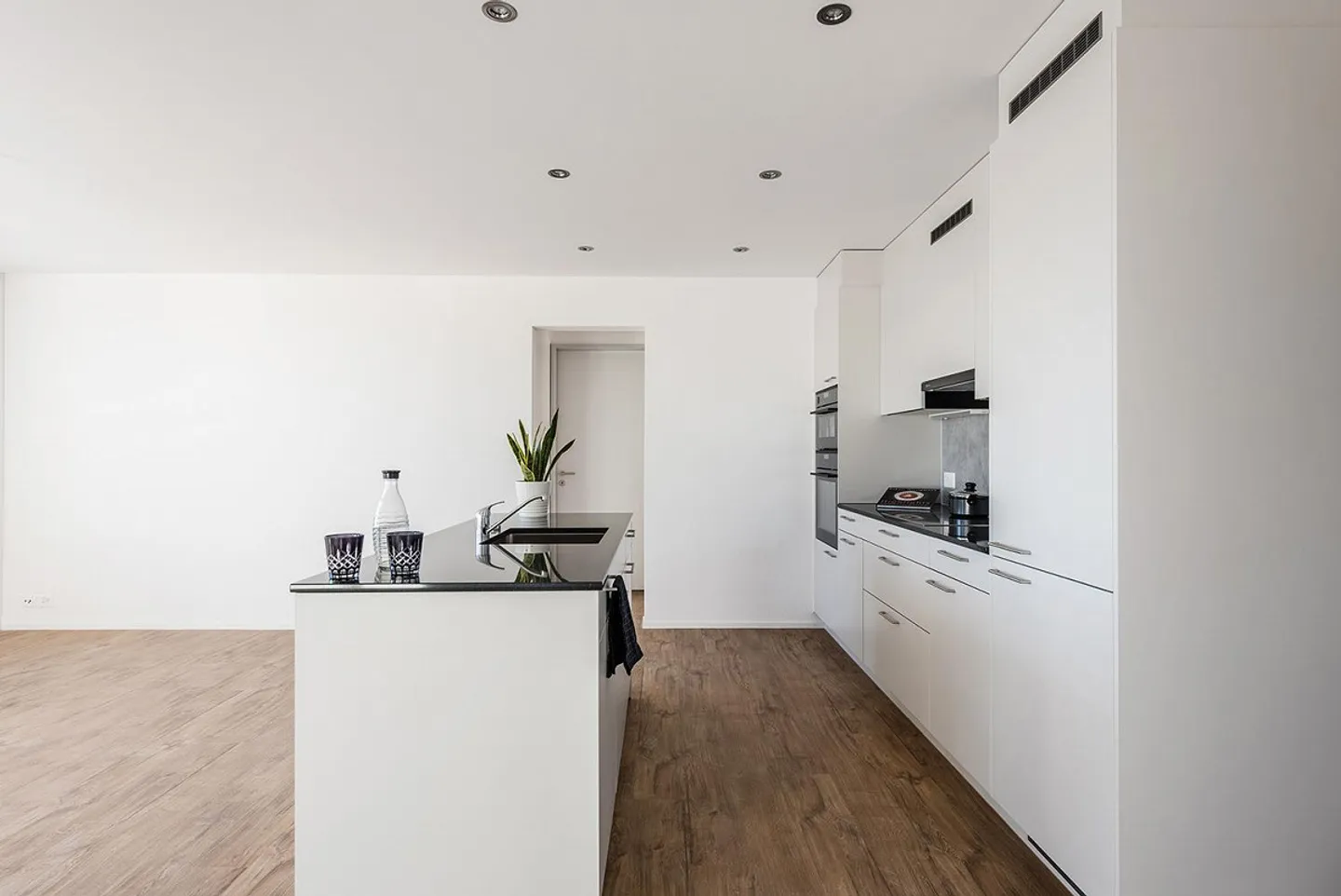 Modernes Attikawohnung mit Balkon - Foto 3 von 13