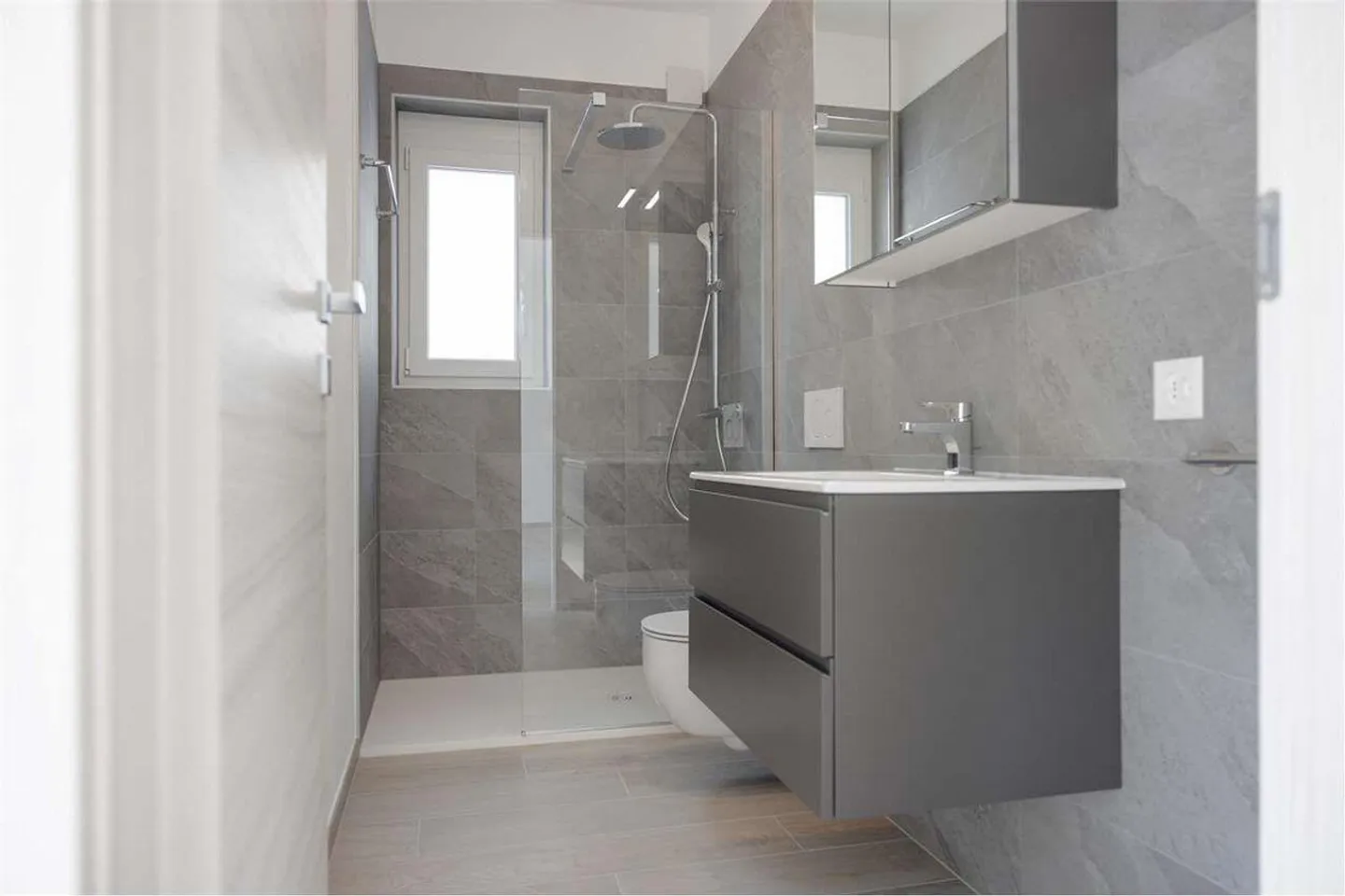 VILLA MINERGIE 4.5 ZIMMER IN SANT'ANTONINO - Foto 11 von 13