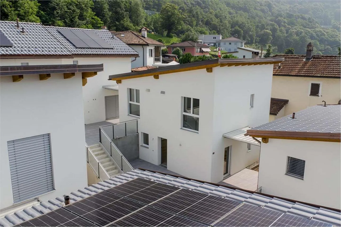 VILLA MINERGIE 4.5 ZIMMER IN SANT'ANTONINO - Foto 1 von 13