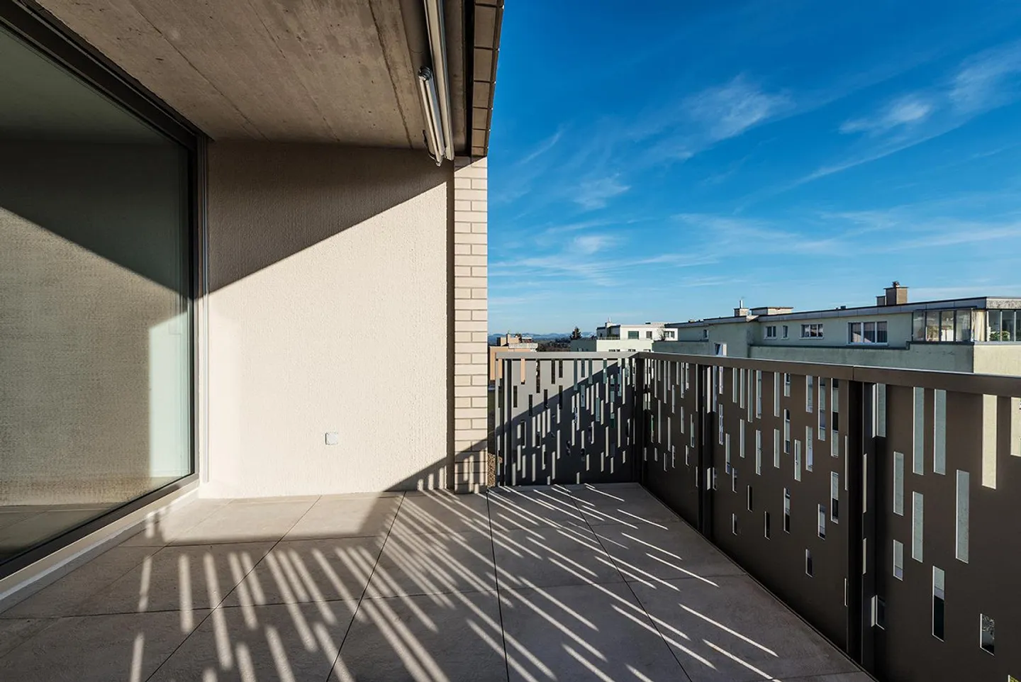 Modernes Attikawohnung mit Balkon - Foto 6 von 13