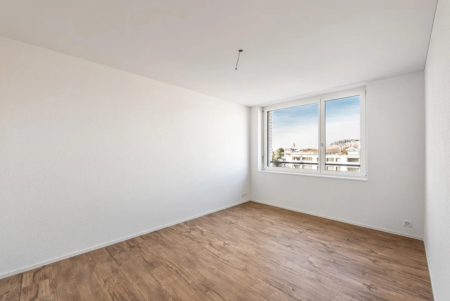 Modernes Attikawohnung mit Balkon - Foto 7 von 13