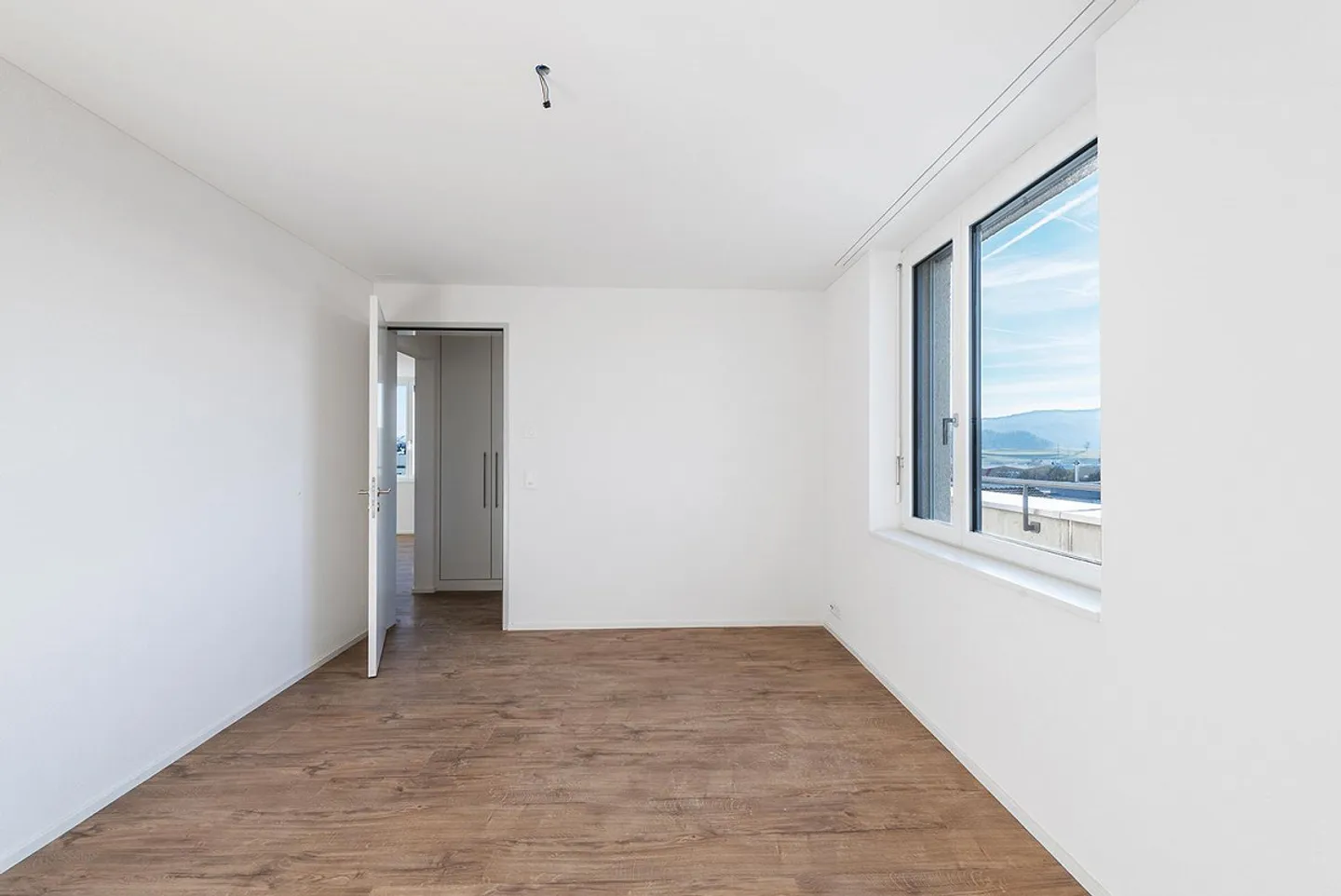 Modernes Attikawohnung mit Balkon - Foto 8 von 13