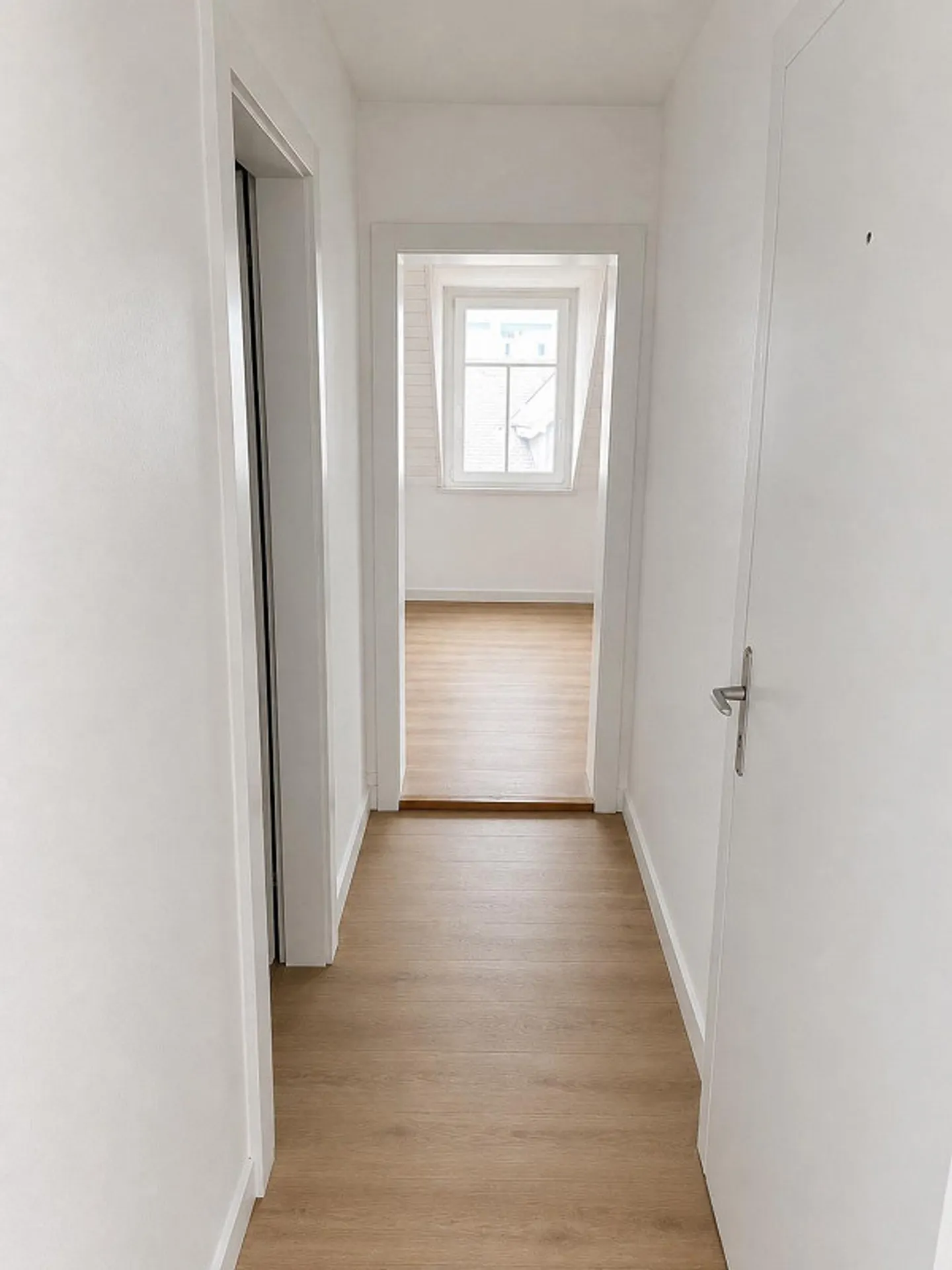 Charmante Dachwohnung im Stadtzentrum - Foto 4 von 6