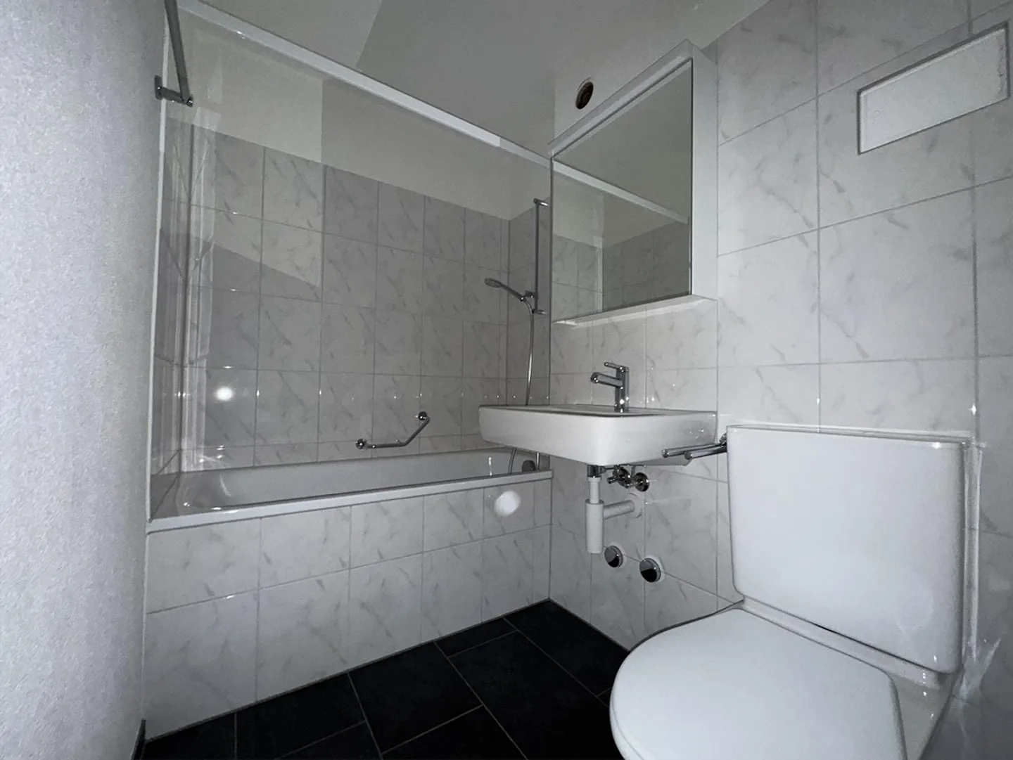 Kreis 11 | Neu Saniert | Zentrale, privilegierte Lage - Foto 4 von 5