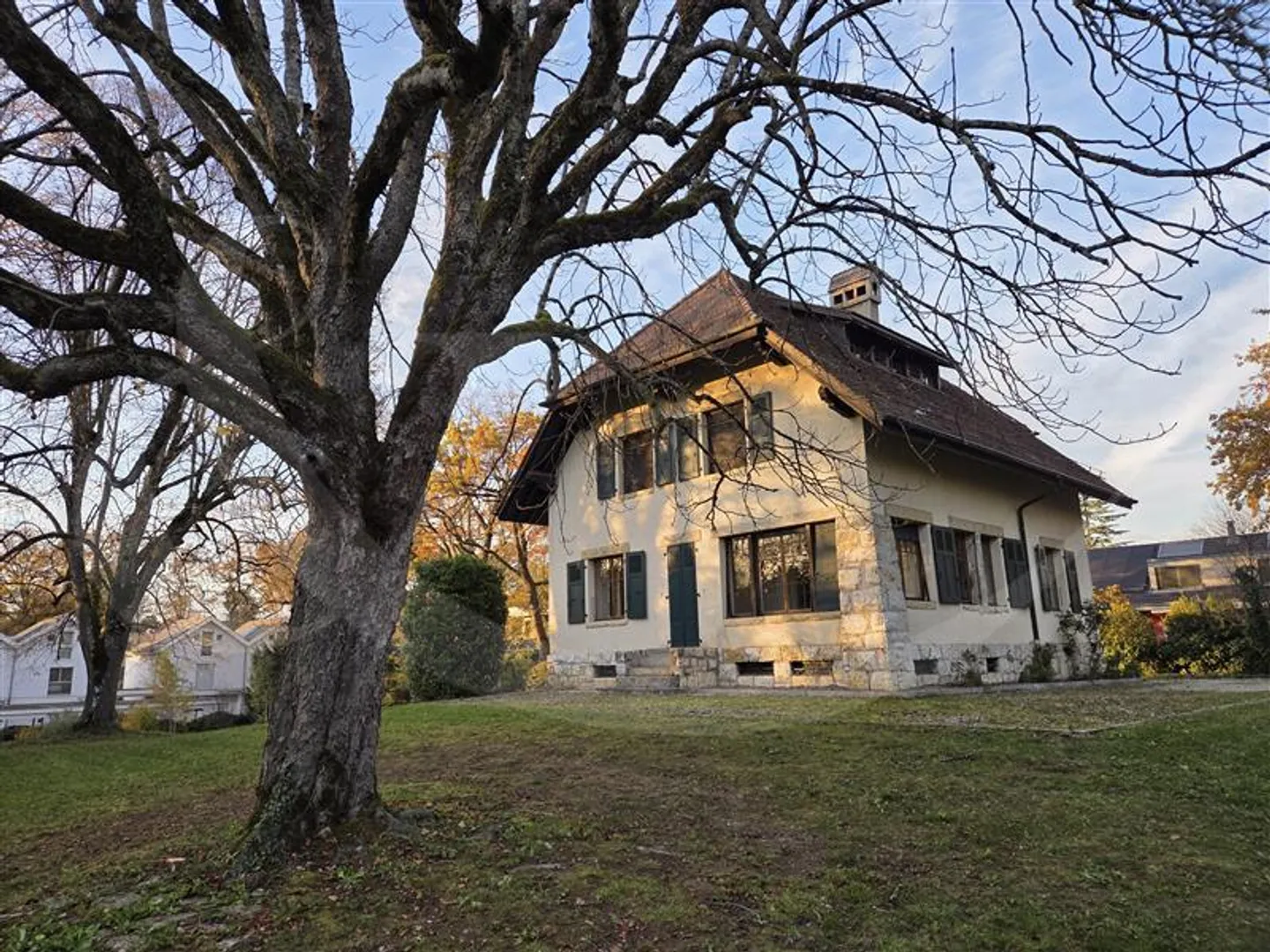 Charmantes Familienhaus mit Garten - Foto 2 von 10