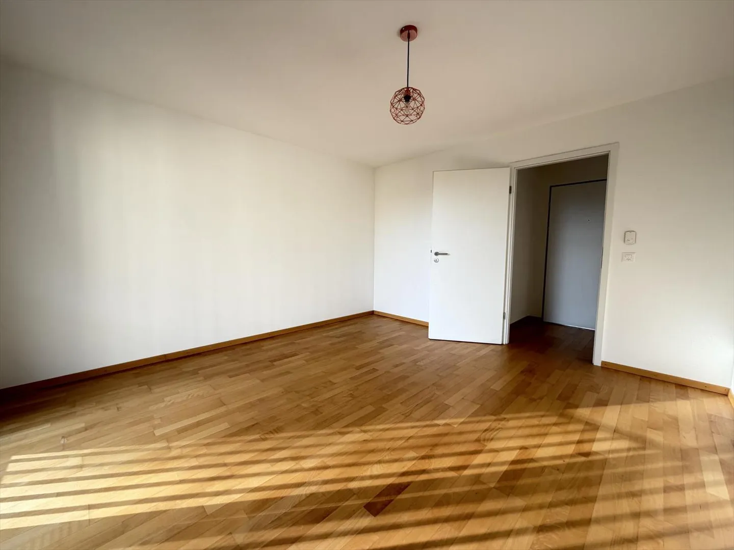 Ampio appartamento di 2,5 locali a Nyon - Foto 9 di 13