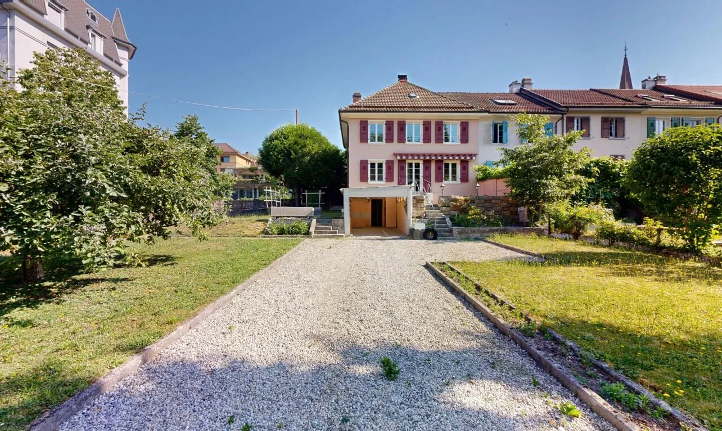 Charming 1920s House with Large Private Garden - Photo 1 of 11
