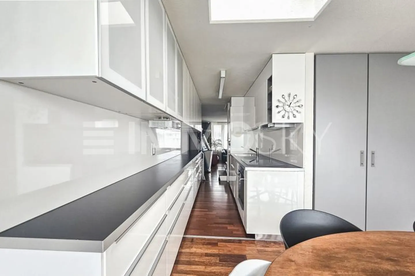 Casa elegante su più livelli - Foto 2 di 5