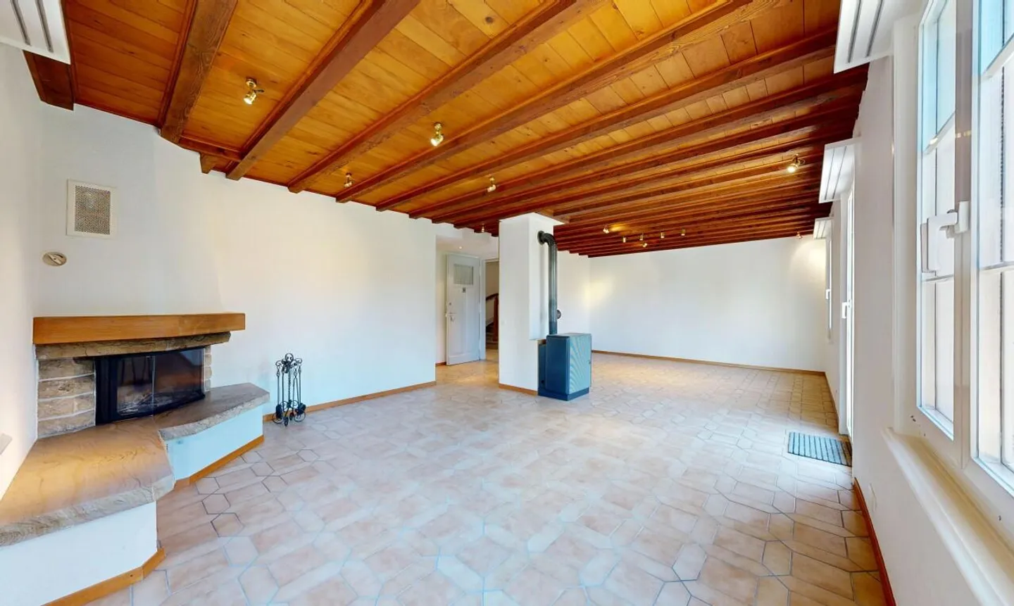 Charming 1920s House with Large Private Garden - Photo 3 of 11