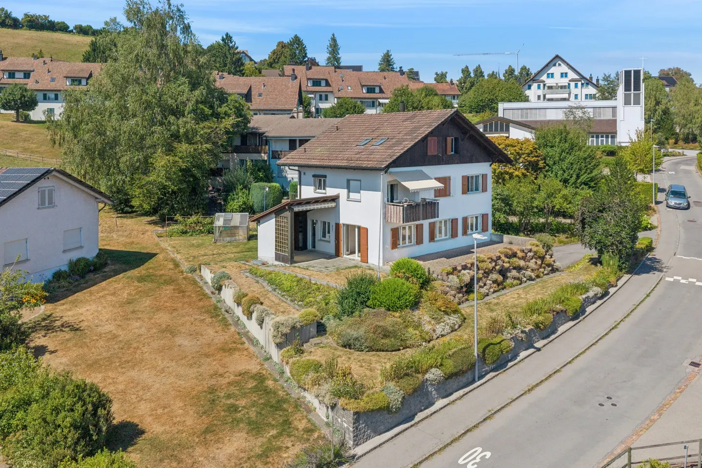 Maison résidentielle charmante avec vue magnifique - Photo 2 sur 9