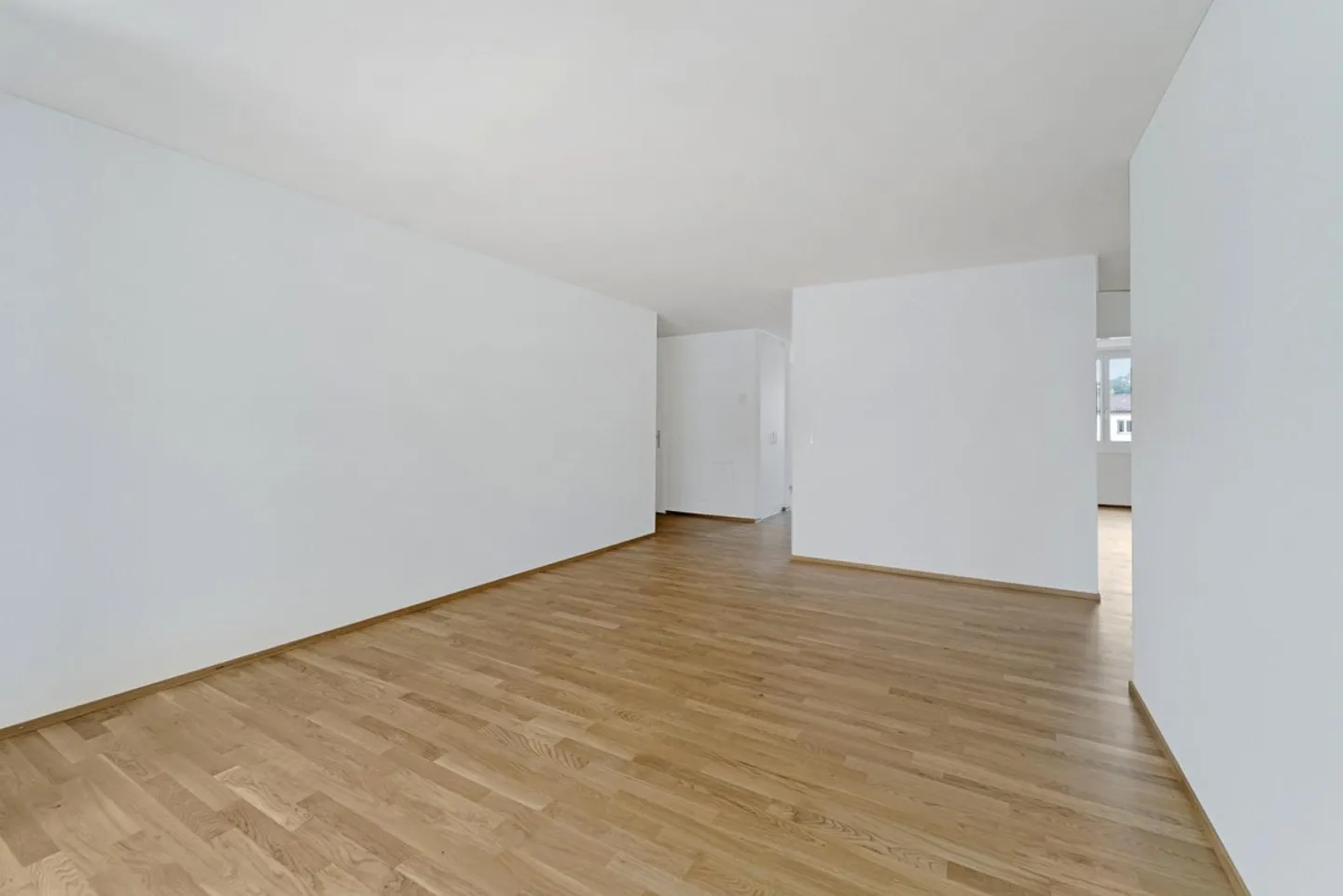 Modern apartment in the heart of Root - Photo 2 of 11