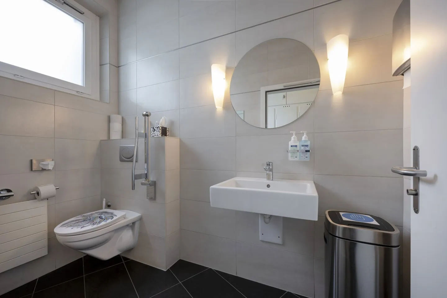 Ready-to-move-in practice with 7 treatment rooms next to Hirslanden Clinic Aarau - Photo 7 of 10