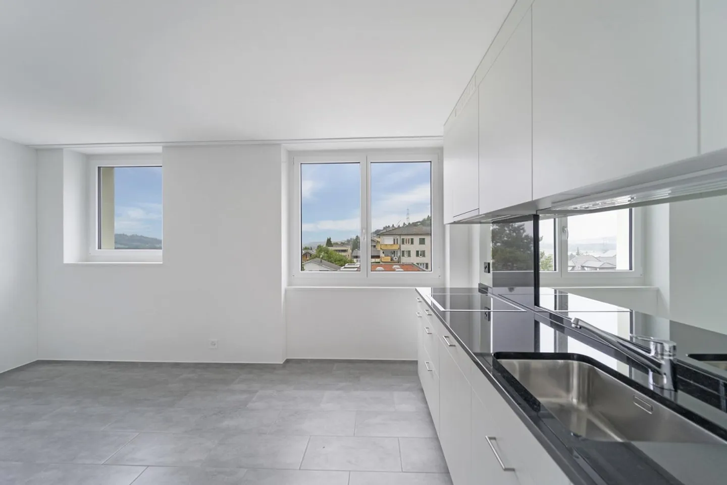 Modern apartment in the heart of Root - Photo 3 of 11