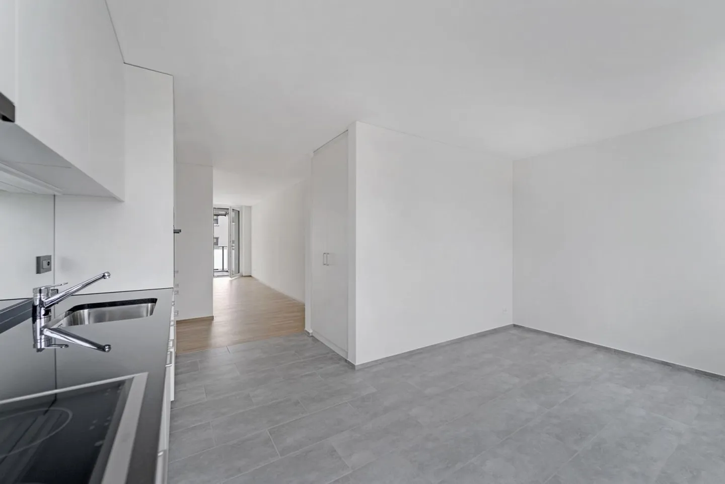 Modern apartment in the heart of Root - Photo 5 of 11