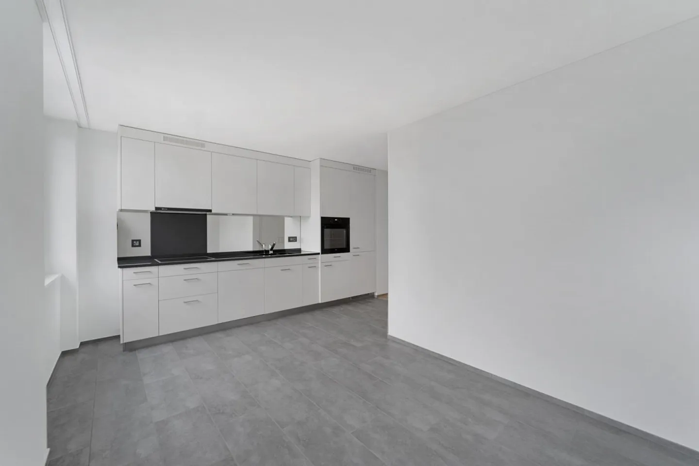 Modern apartment in the heart of Root - Photo 4 of 11