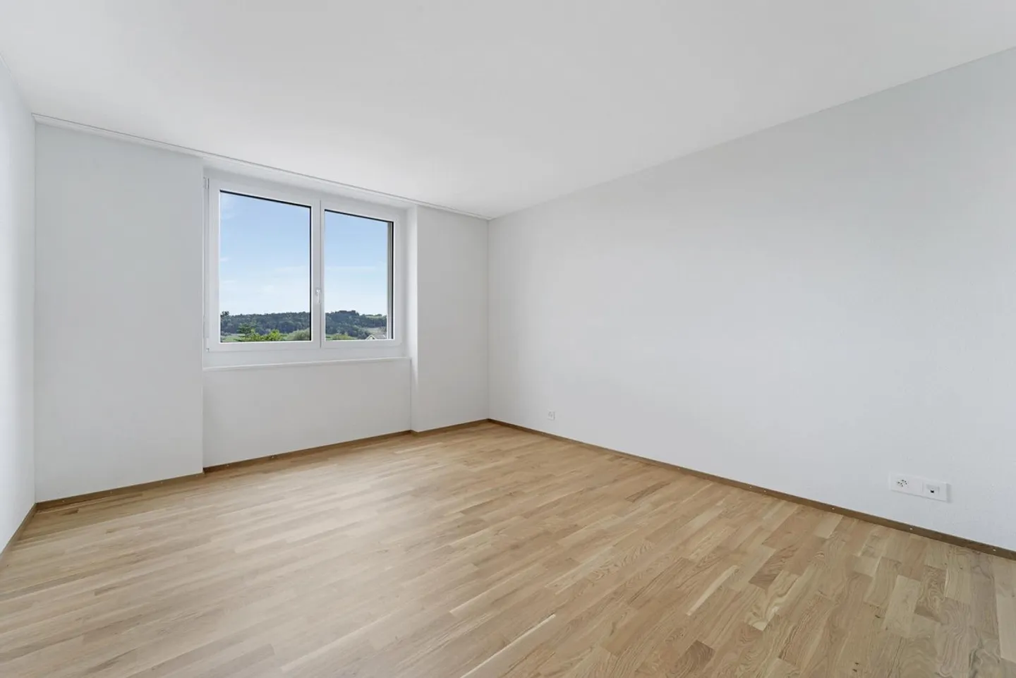 Modern apartment in the heart of Root - Photo 8 of 11