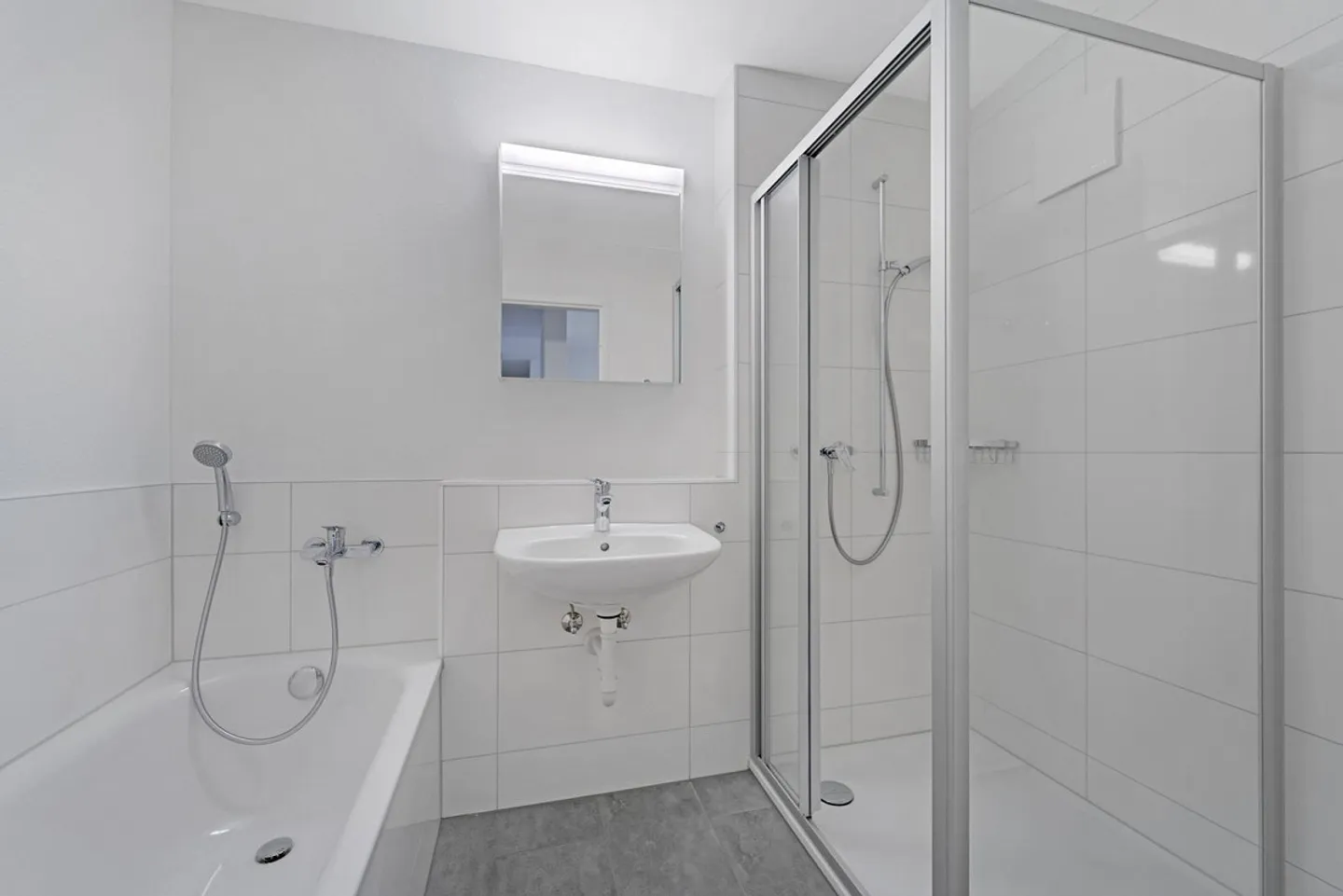 Modern apartment in the heart of Root - Photo 9 of 11