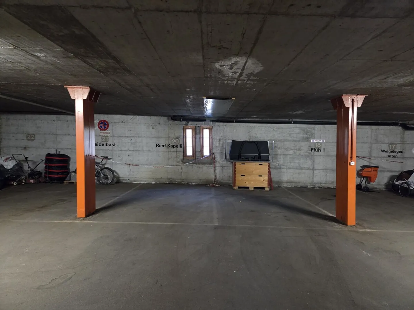Practical parking space in parking garage in Breiten-Mörel - Photo 3 of 4
