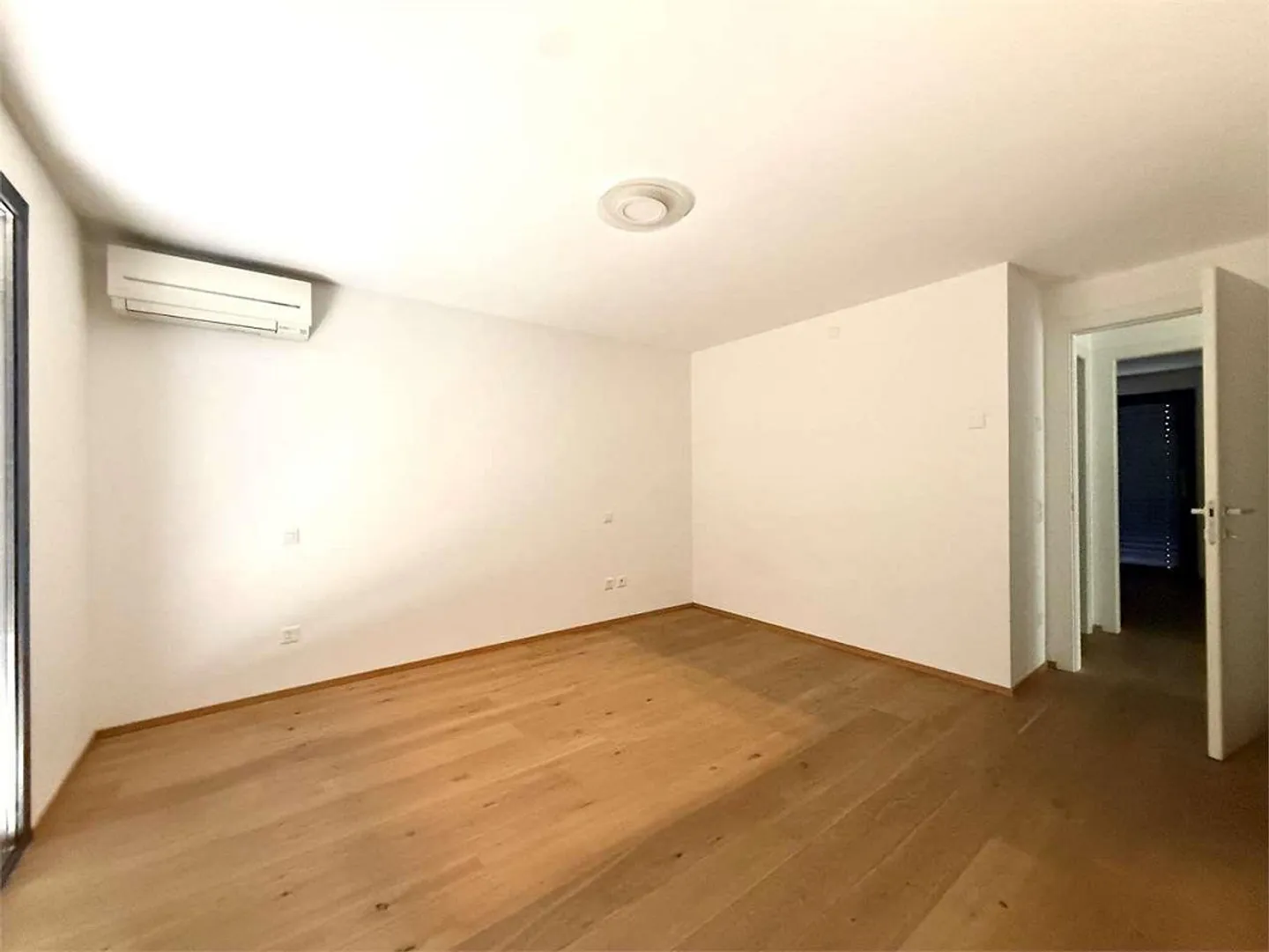 Luxury apartment, 4.5 rooms with large private garden in Pregas - Photo 4 of 9