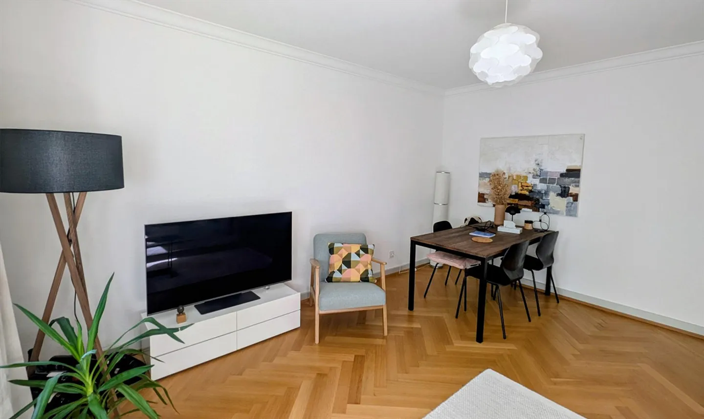 4-Month Sublet: Modern 2-Room Apartment with Balcony in Basel - Photo 2 of 12