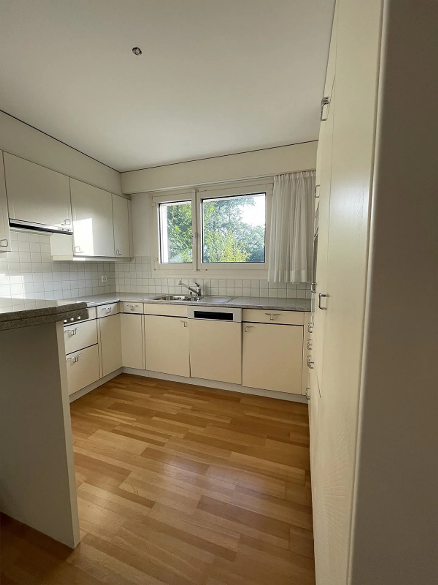 Appartamento al piano terra di 3,5 stanze con giardino privato - Foto 12 di 19