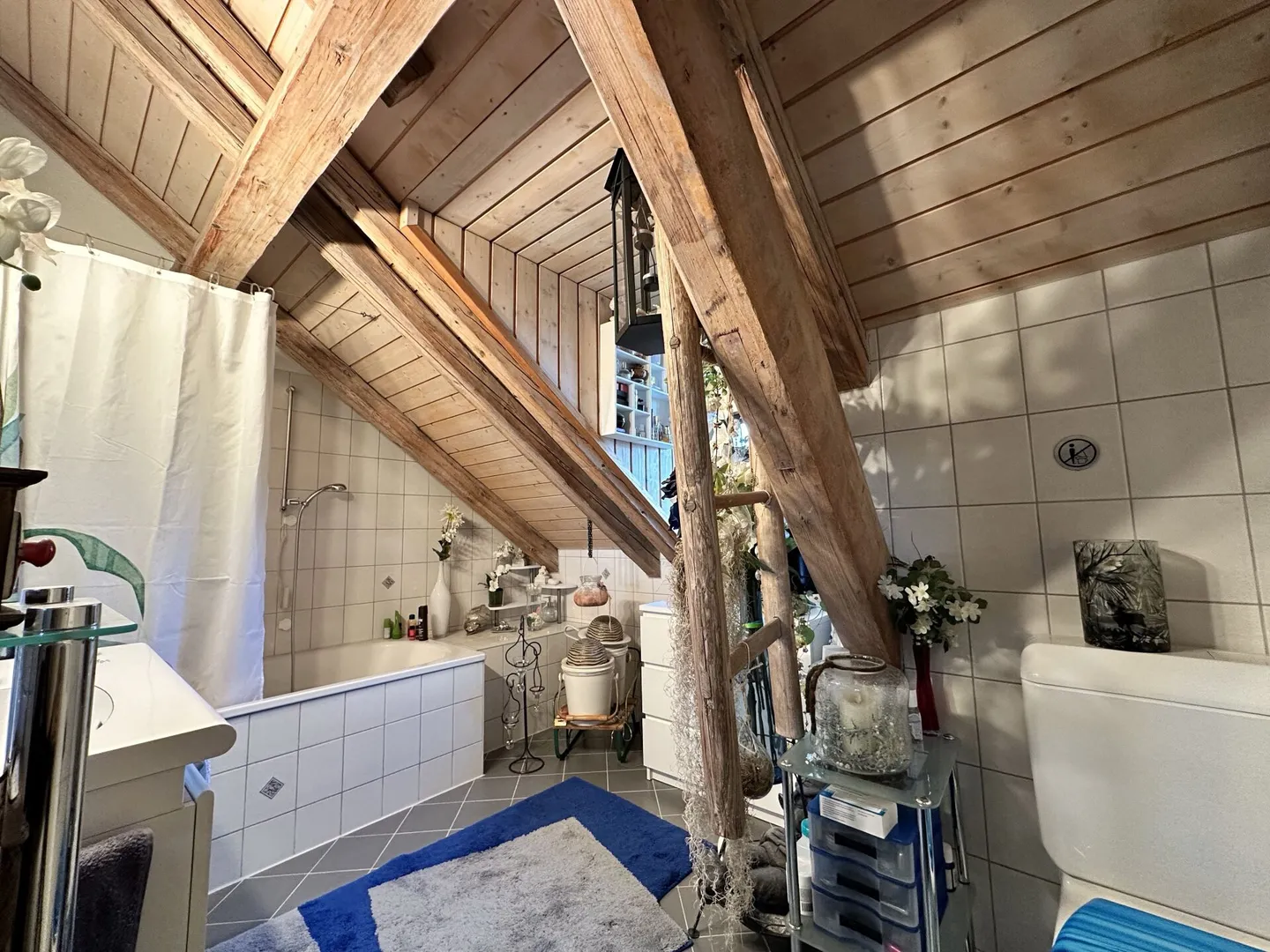 WOHNEN MIT CHARME, HOLZ UND GEMÜTLICHKEIT - Foto 4 di 7