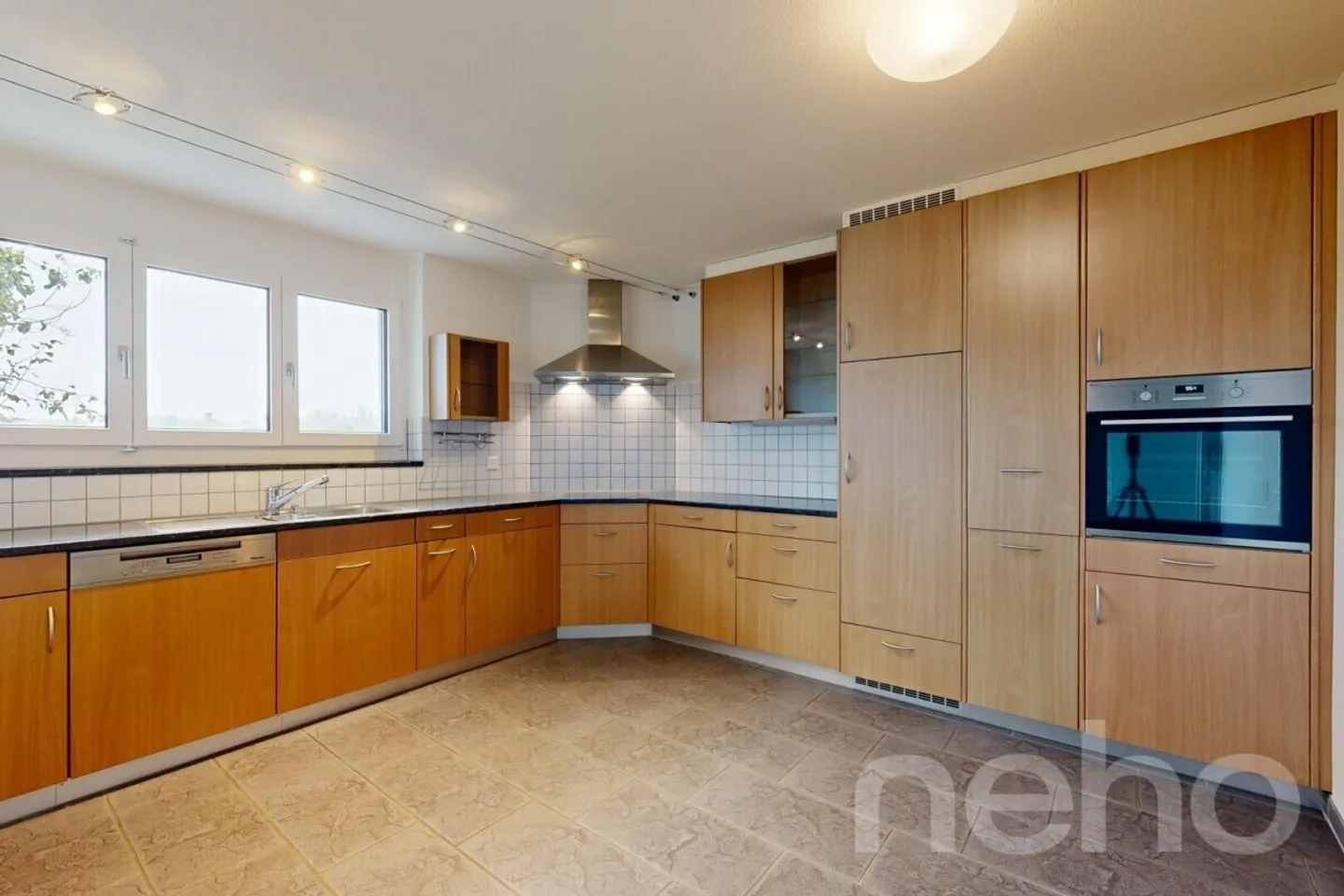 Renovated Single-Family Home with Garden &amp; Scenic View in Münchringen - Photo 5 of 12