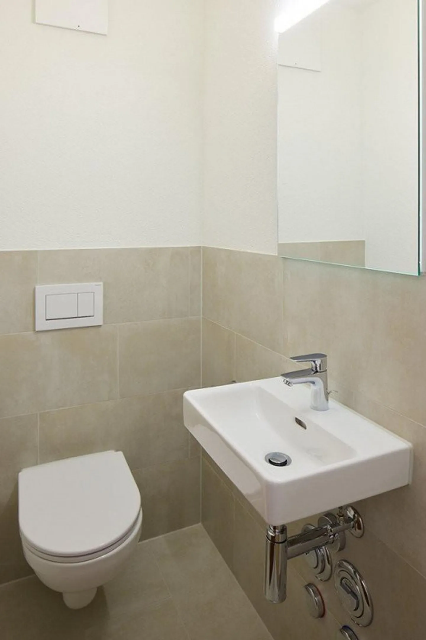 RENT WITHOUT DEPOSIT - newly renovated apartment in the green - Photo 4 of 12