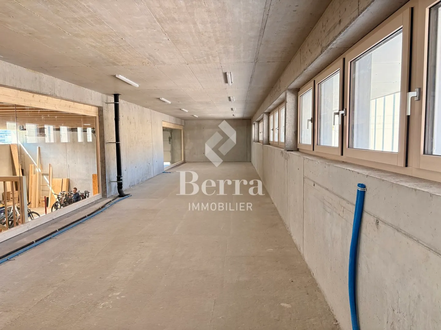 117 m² New Goods for Your Activity - Strategic Location in Martigny - Photo 1 of 9