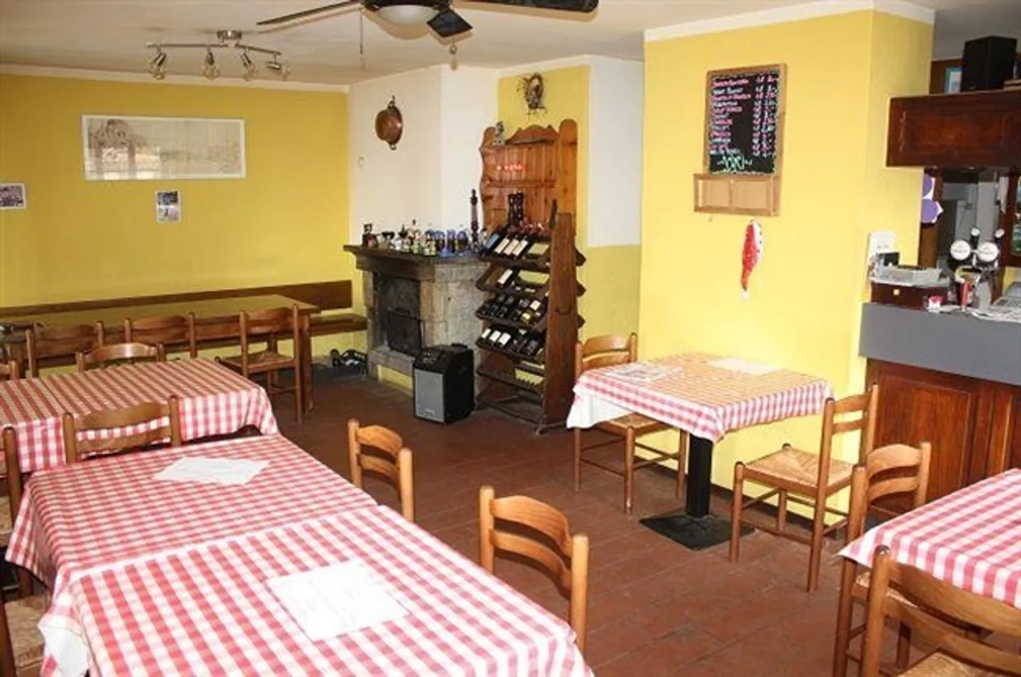 «Restaurant mit Dachwohnung und 4-Zimmer-Wohnhaus / ristorante con appartamento e casa di4 lcoali» - Foto 3 di 17
