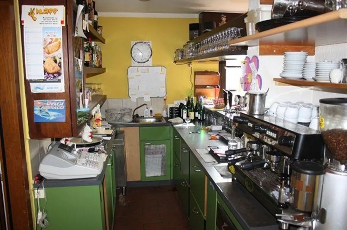 «Restaurant mit Dachwohnung und 4-Zimmer-Wohnhaus / ristorante con appartamento e casa di4 lcoali» - Foto 6 di 17